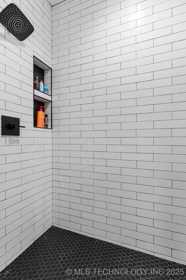 21933 E 101st Pl S, Broken Arrow, OK 74014 - full bathroom with a tile shower