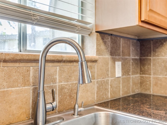 4654 E 68th St S Unit 199, Tulsa, OK 74136 - kitchen view of backsplash and dark countertops