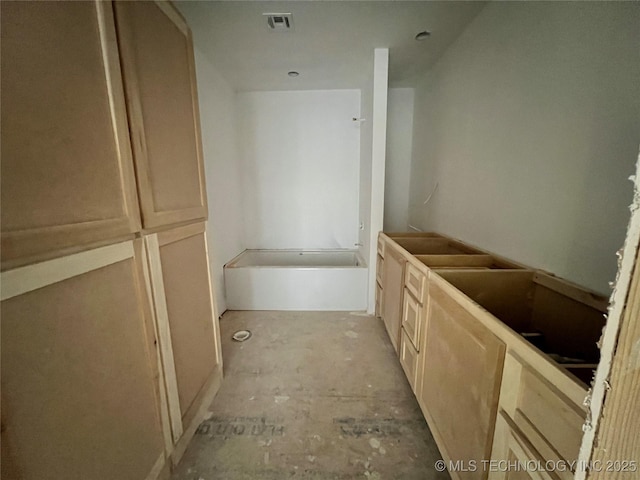 4949 S Boston Pl, Tulsa, OK 74105 - full bath featuring a bathtub