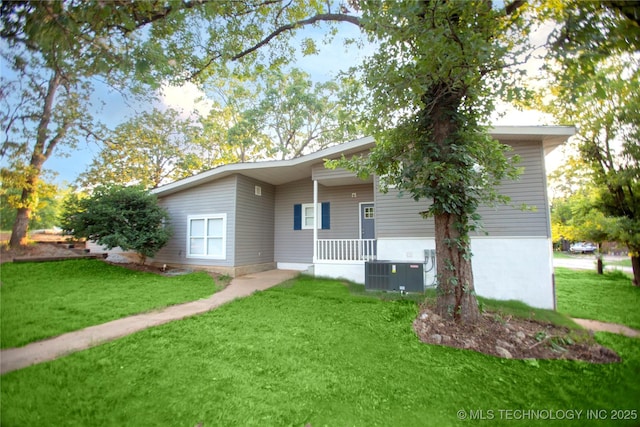 416434 Lakeside, Checotah, OK 74426 - view of front of property featuring a porch and a front yard