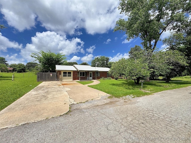 17564 W Grandview Dr, Tahlequah, OK 74464 - ranch-style home with brick siding and driveway