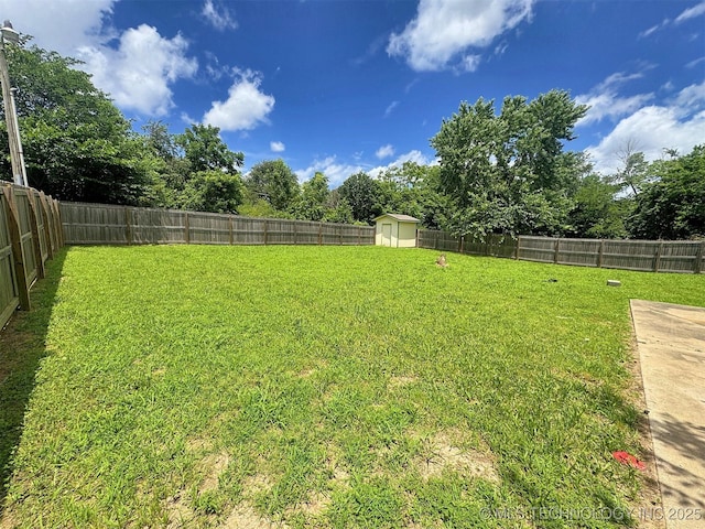 17564 W Grandview Dr, Tahlequah, OK 74464 - fenced backyard with a storage unit and view of wooded area