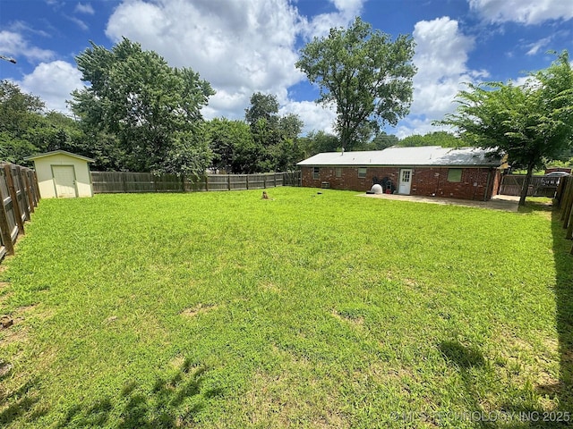 17564 W Grandview Dr, Tahlequah, OK 74464 - fenced backyard with a storage shed and a patio area