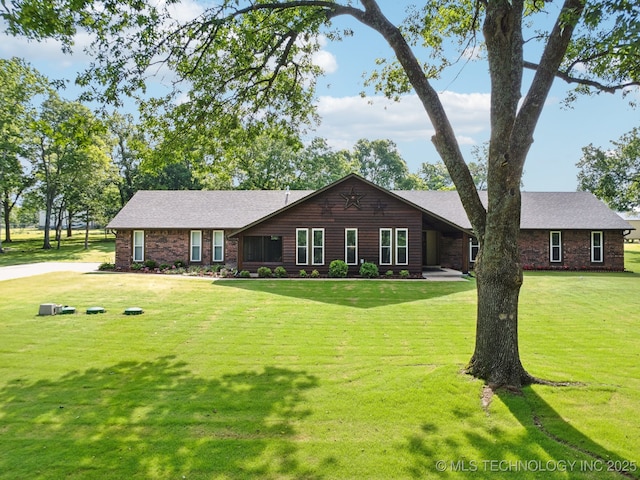 7705 S 232nd E Ave, Broken Arrow, OK 74014 - view of front of house featuring a front yard and a shingled roof