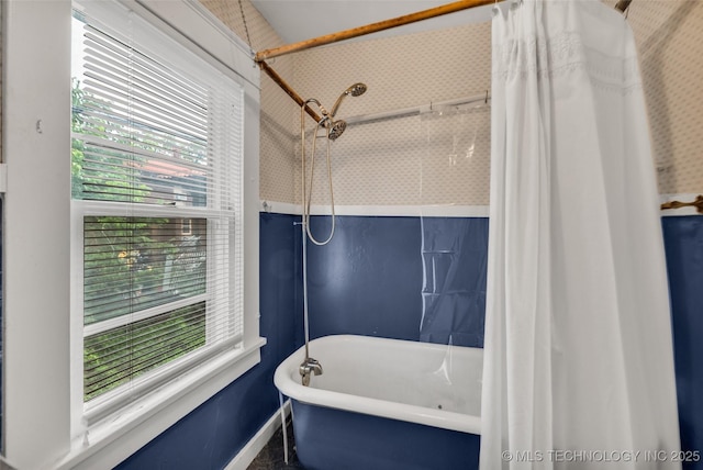 1006 E 17th Pl, Tulsa, OK 74120 - bathroom featuring shower / bathtub combination with curtain and baseboards