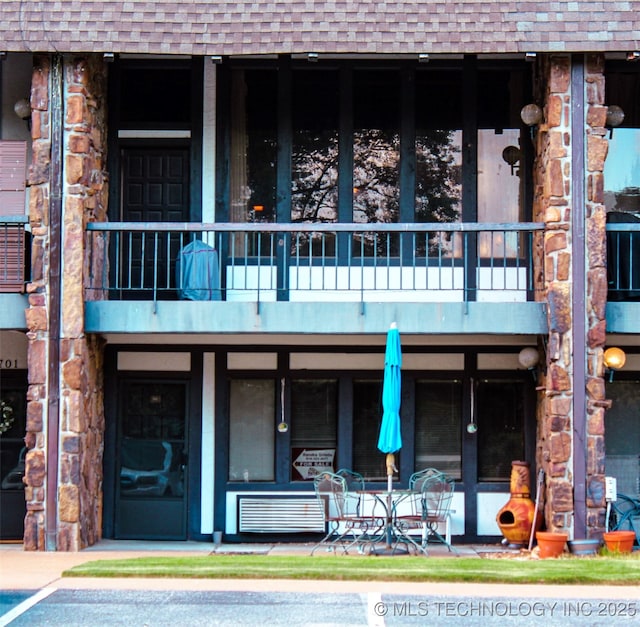 56701 E 310th Rd Unit 712, Afton, OK 74331 - exterior space with a balcony and roof with shingles