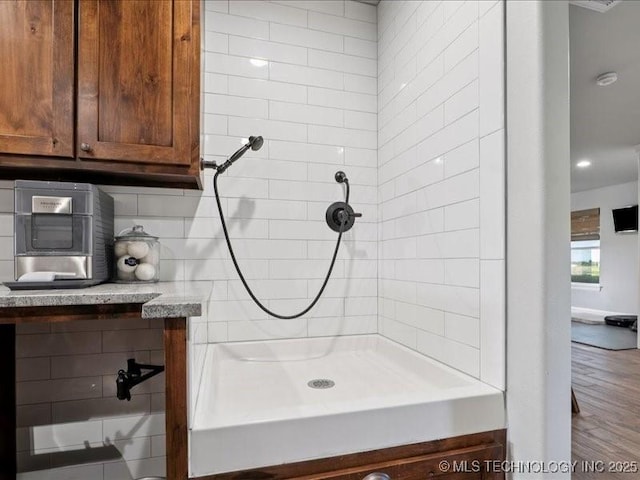4270 S 4110th Rd, Talala, OK 74080 - full bath featuring tiled shower and wood finished floors