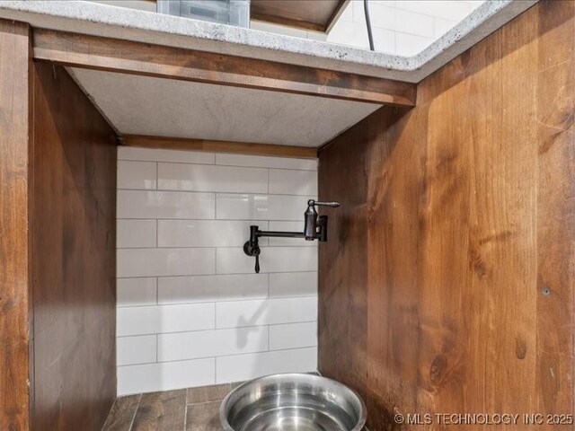 4270 S 4110th Rd, Talala, OK 74080 - detailed view of wood walls