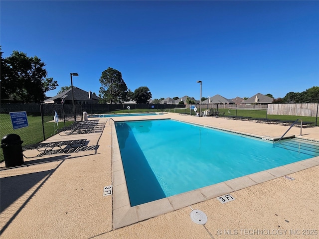 124 W 125th Ct S, Jenks, OK 74037 - community pool with a patio