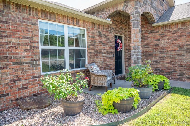1330 Panther Ln, Sapulpa, OK 74066 - property entrance featuring brick siding