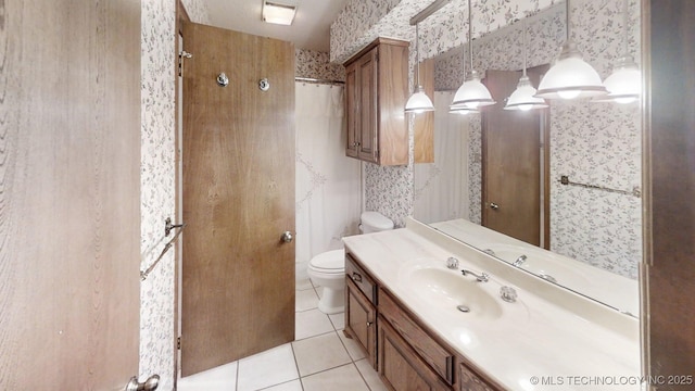 1124 Surrey Dr, Ardmore, OK 73401 - full bath featuring wallpapered walls, vanity, tile patterned floors, and a shower with shower curtain