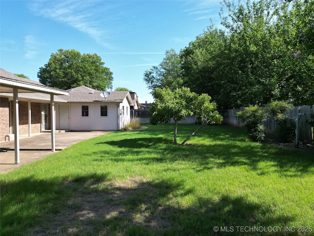 1124 Surrey Dr, Ardmore, OK 73401 - fenced backyard featuring a patio
