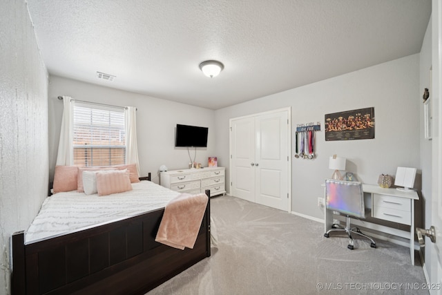 921 S 75th St, Broken Arrow, OK 74014 - carpeted bedroom featuring a textured ceiling and a closet