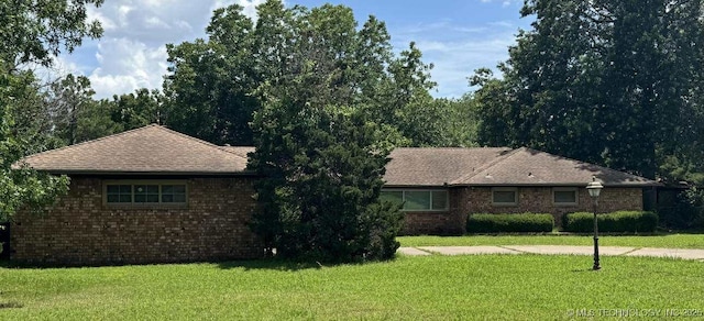 8348 E 7th St S, Tulsa, OK 74112 - ranch-style home featuring a front yard and brick siding