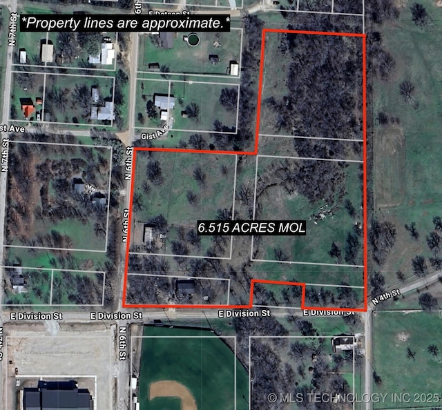 310 E Division, Roff, OK 74865 - aerial map of property and surrounding area with property boundaries highlighted