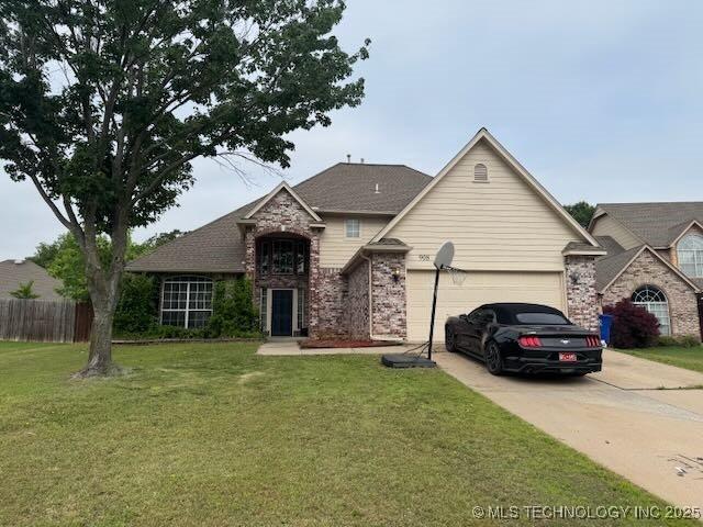 908 S Umbrella Cir, Broken Arrow, OK 74012 - traditional home featuring concrete driveway and an attached garage