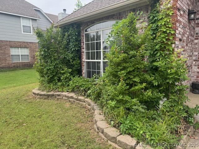 908 S Umbrella Cir, Broken Arrow, OK 74012 - view of side of property featuring brick siding and a lawn