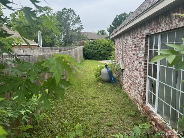 908 S Umbrella Cir, Broken Arrow, OK 74012 - view of yard