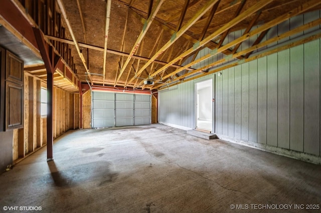 25530 S 608th Ct, Grove, OK 74344 - garage featuring a garage door opener