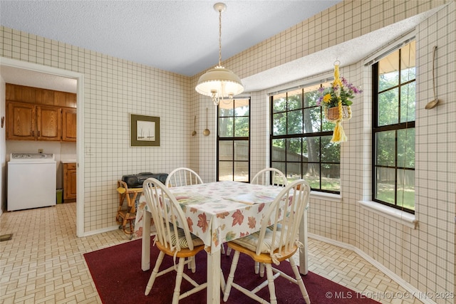 7033 E 99th St, Tulsa, OK 74133 - dining area with washer / dryer, wallpapered walls, a textured ceiling, and healthy amount of natural light