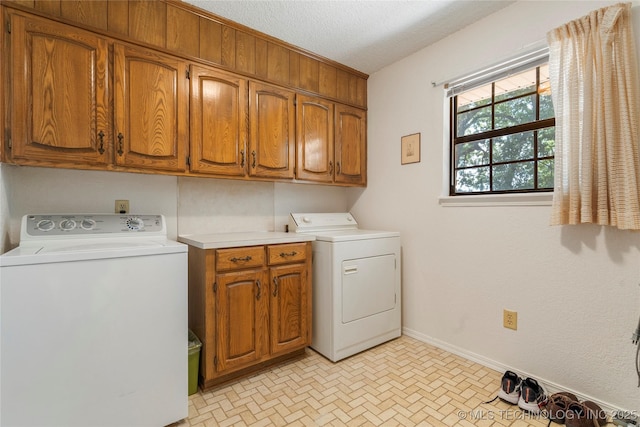 7033 E 99th St, Tulsa, OK 74133 - laundry room with cabinet space and a textured ceiling