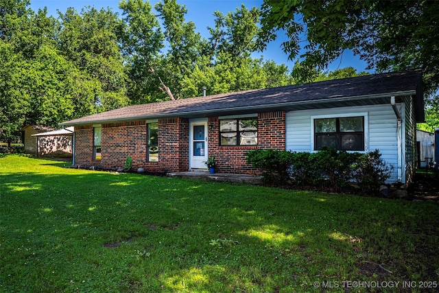 807 E Tahlequah, Sulphur, OK 73086 - ranch-style house with a front lawn and brick siding