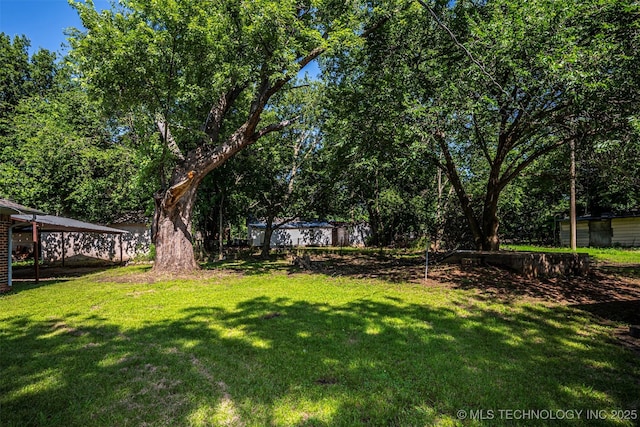 807 E Tahlequah, Sulphur, OK 73086 - view of green lawn
