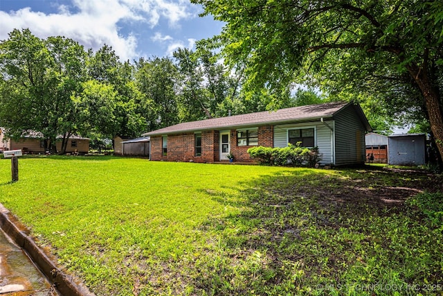 807 E Tahlequah, Sulphur, OK 73086 - ranch-style house featuring a front lawn and brick siding