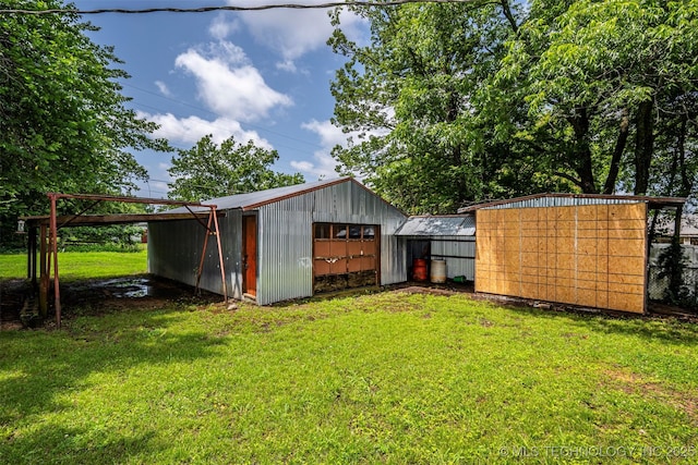 807 E Tahlequah, Sulphur, OK 73086 - view of grassy yard featuring a detached garage, an outdoor structure, and a pole building