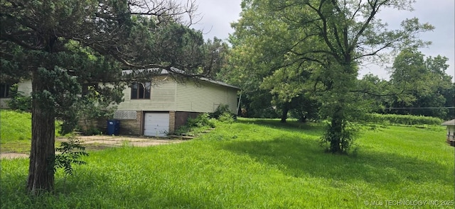 514 W Wichita Ave, Cleveland, OK 74020 - view of yard with an attached garage and driveway
