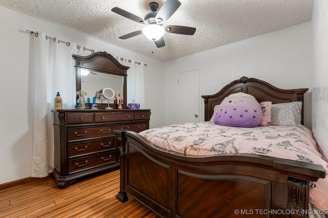 12915 S 120th E Pl, Tulsa, OK 74011 - bedroom with light wood-style flooring, a textured ceiling, and ceiling fan