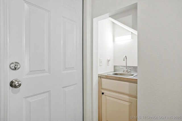 13718 S 262nd E Ave, Coweta, OK 74429 - bathroom with vanity