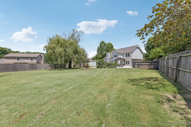 200 N Redwood Ct, Broken Arrow, OK 74012 - view of fenced backyard