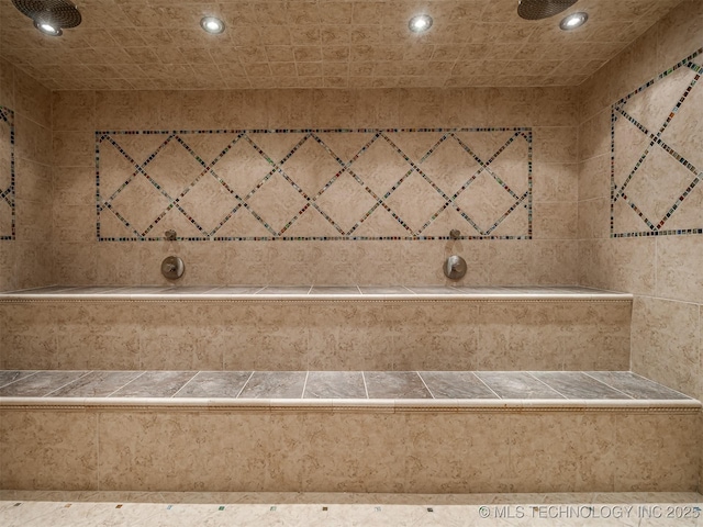 34159 E 698th Rd, Wagoner, OK 74467 - full bath featuring recessed lighting and tiled shower