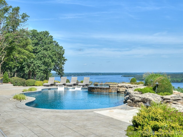 34159 E 698th Rd, Wagoner, OK 74467 - view of swimming pool with a patio and a pool with connected hot tub