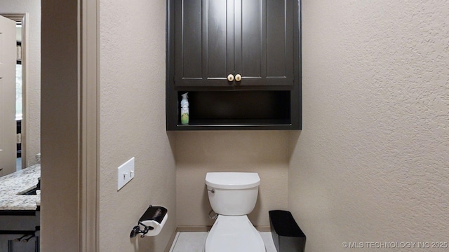 6166 Hedges St, Ardmore, OK 73401 - bathroom featuring toilet and a textured wall