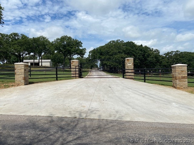 6166 Hedges St, Ardmore, OK 73401 - view of gate