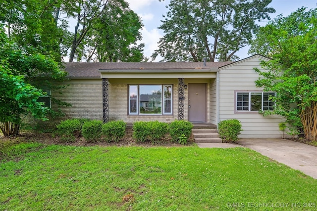1422 E 52nd St, Tulsa, OK 74105 - view of front of house with a front lawn and brick siding
