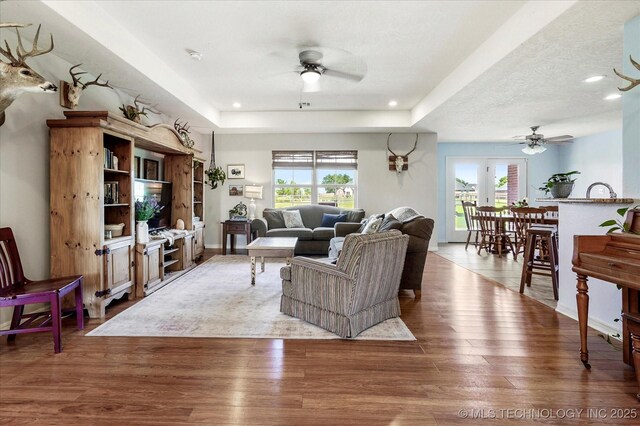 545 E 498th Cir, Pryor, OK 74361 - living area featuring ceiling fan, wood finished floors, a raised ceiling, and recessed lighting