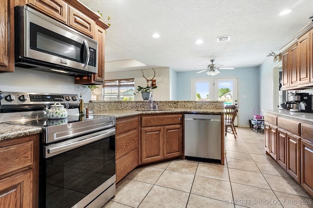 545 E 498th Cir, Pryor, OK 74361 - kitchen featuring stainless steel appliances, ceiling fan, recessed lighting, a peninsula, and light tile patterned floors