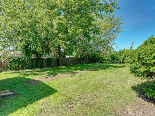 825 W 22nd St, Ada, OK 74820 - view of yard