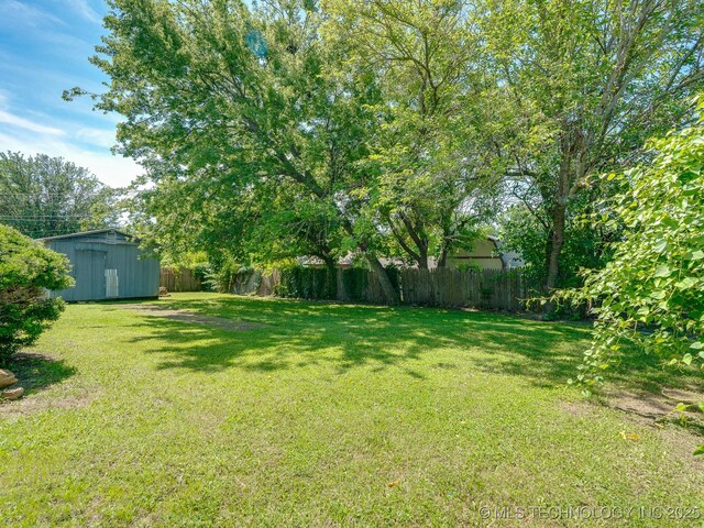 825 W 22nd St, Ada, OK 74820 - view of yard featuring a storage unit
