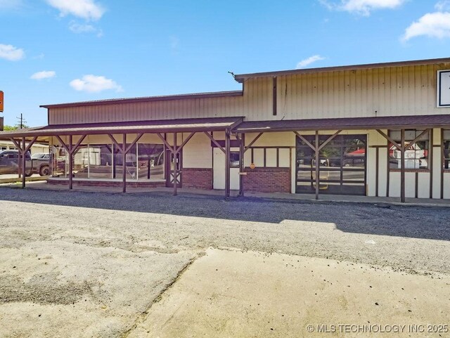 824 S California, Atoka, OK 74525 - view of horse barn