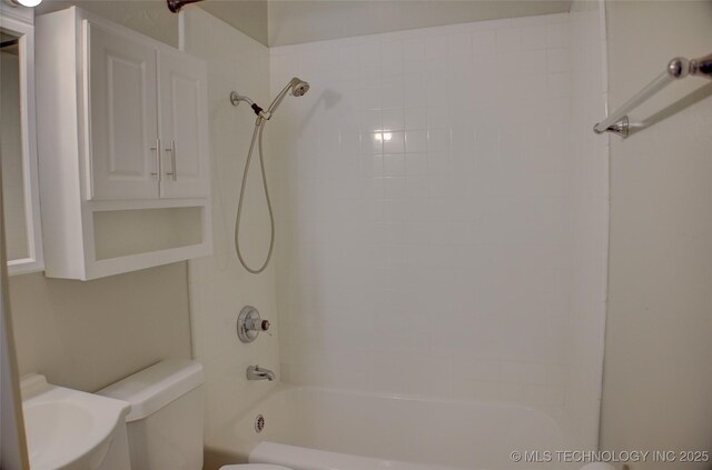 3833 E 22nd St, Tulsa, OK 74114 - full bath with toilet and tub / shower combination