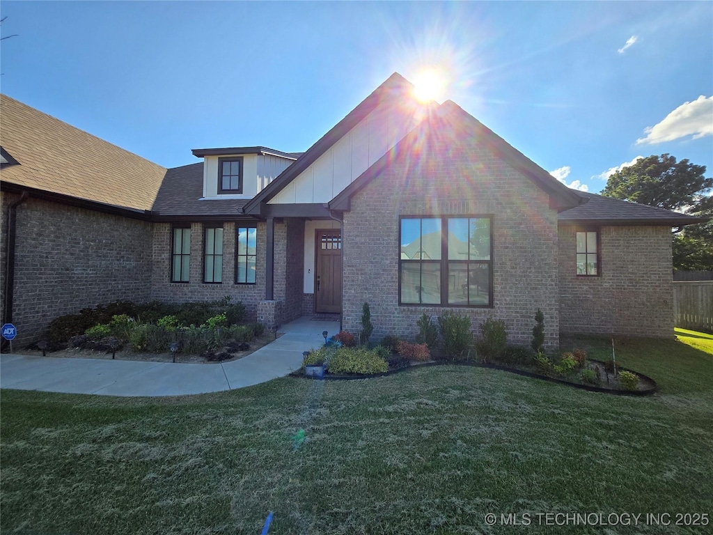 3610 S Fir Ct W, Broken Arrow, OK 74011 - view of front of property featuring brick siding and a front lawn