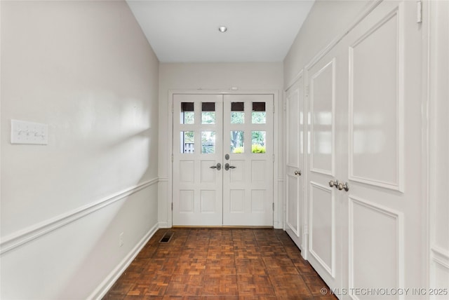 entryway featuring baseboards