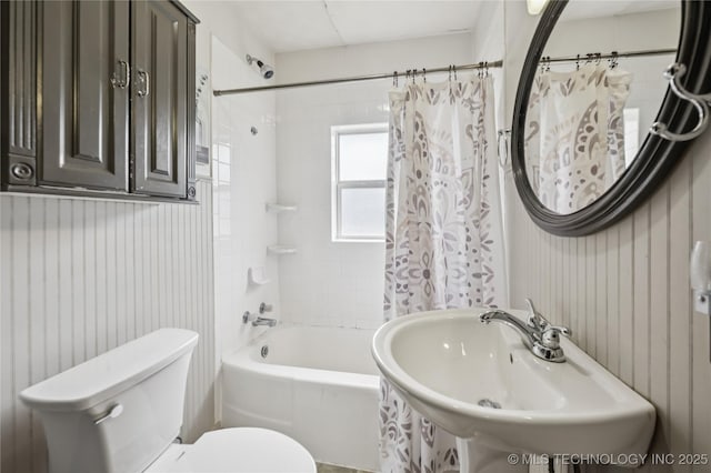 606 Goingsnake St, Tahlequah, OK 74464 - full bathroom featuring toilet and shower / bath combo