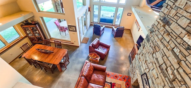 117189 S 4238th Rd, Eufaula, OK 74432 - living room featuring a towering ceiling