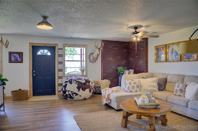9449 S 74th St W, Oktaha, OK 74450 - living room with wood finished floors, a textured ceiling, and ceiling fan