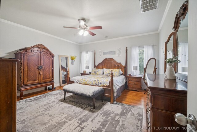 4005 Frontier Rd, Sapulpa, OK 74066 - bedroom featuring light wood finished floors, a ceiling fan, and crown molding